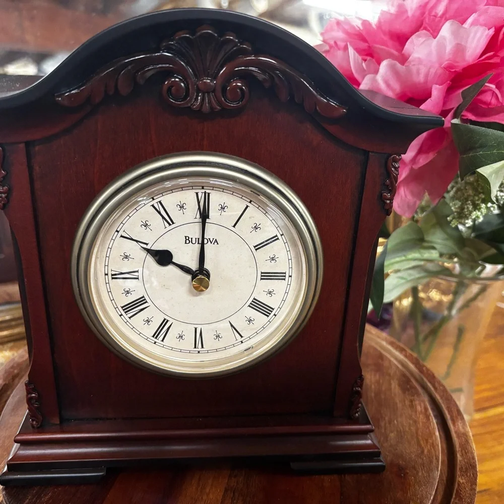Bulova Brown Vintage Desk/Mantle Clock - Picture 3 of 4